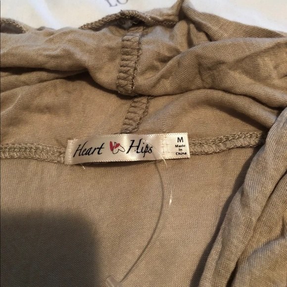 Heart hips cardigan size medium - Picture 3 of 8